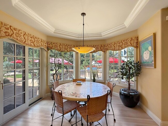 Building Photo - 1526 Hillview Dr