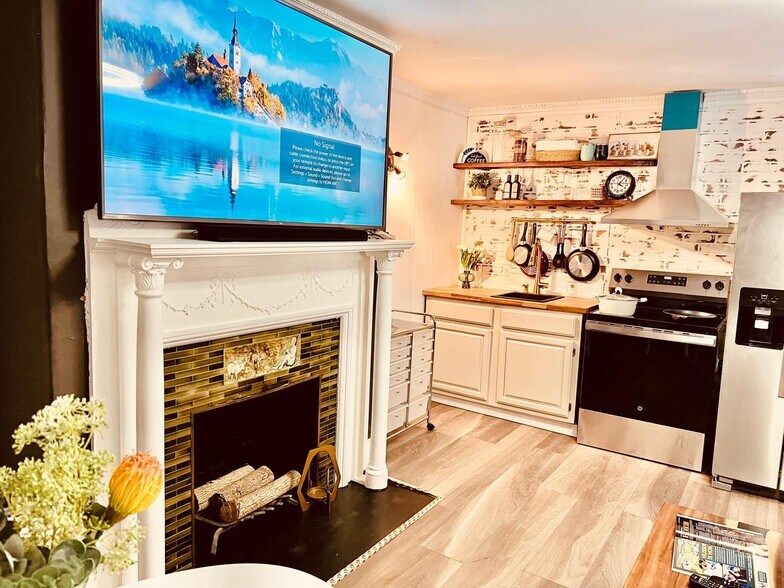 Building Photo - 167 Broadway