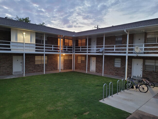 Building Photo - 301 N University Dr