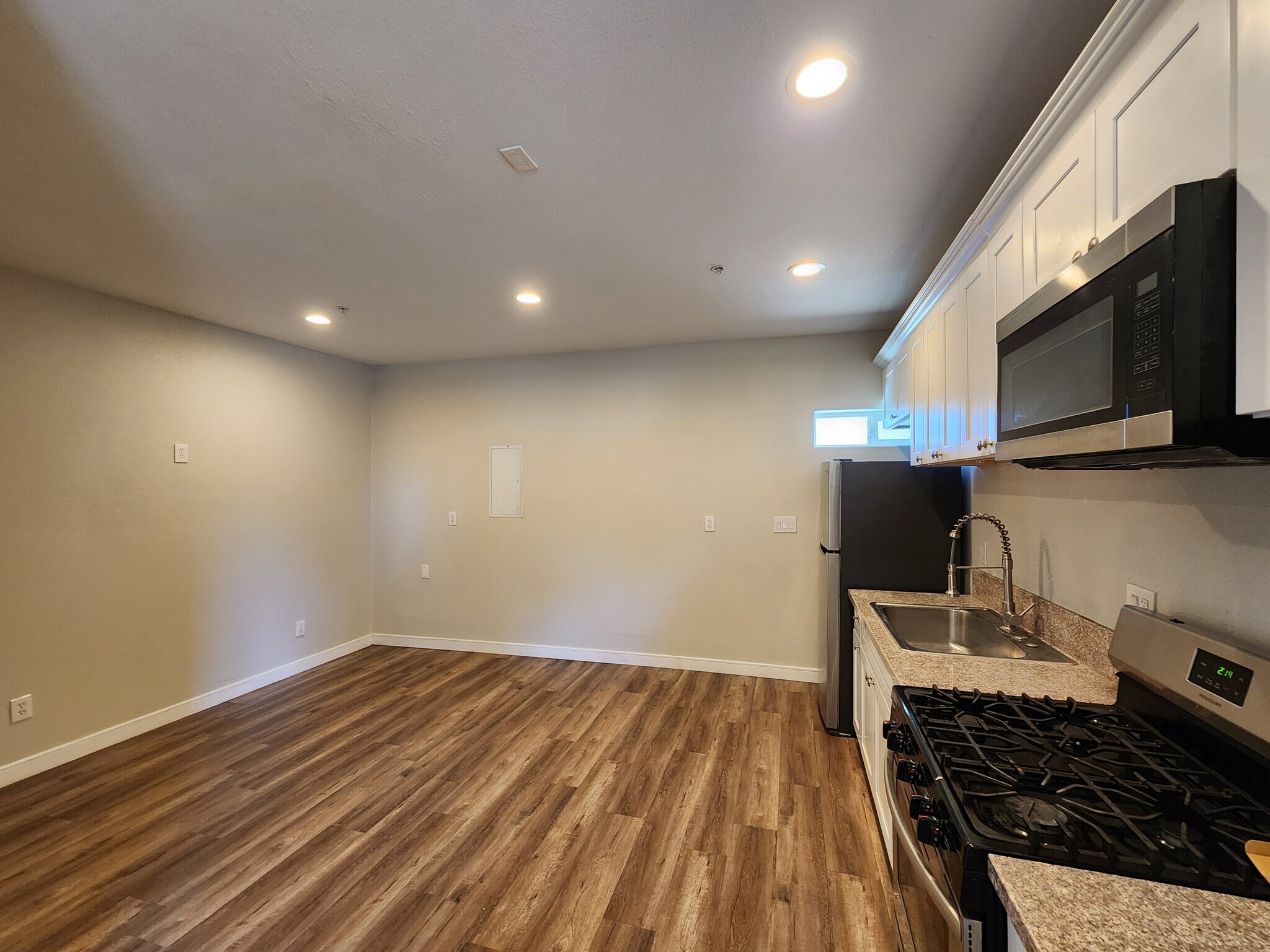 Building Photo - 10974 Huber St
