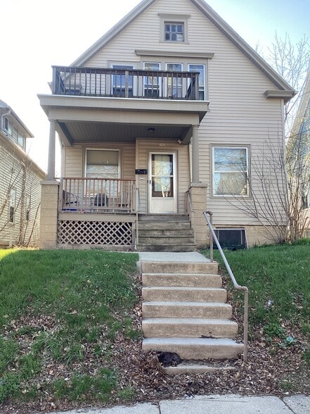 Building Photo - 2943 N Newhall St