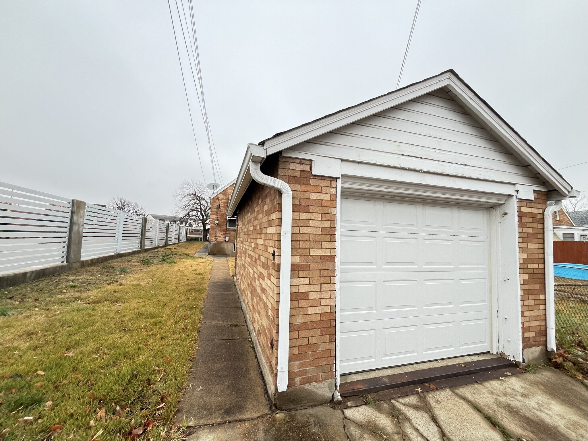 Building Photo - 6430 Bancroft Ave