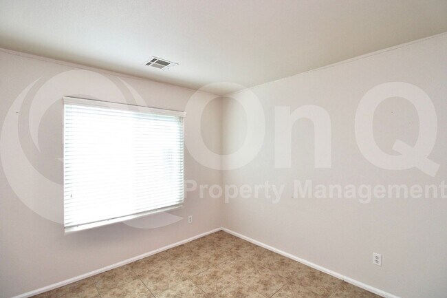 Building Photo - 3866 E Lambeth Pl