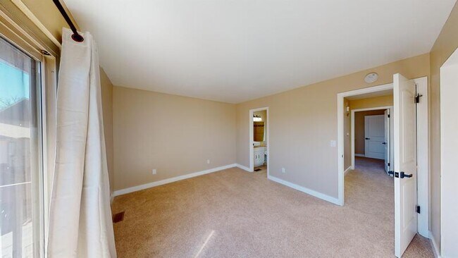 Building Photo - 5561 Dunbar Ct