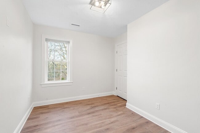Building Photo - 57 Maple Ave