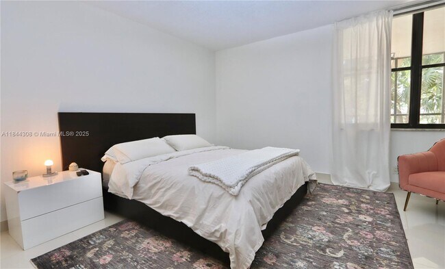 Building Photo - 20350 W Country Club Dr