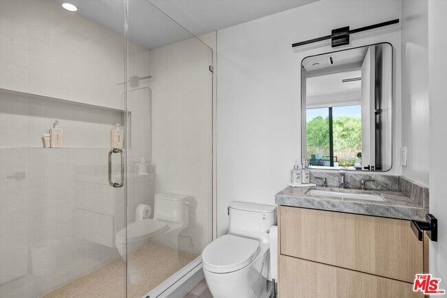 Building Photo - 6656 Dume Dr