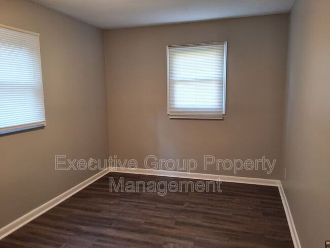 Building Photo - 1122 Evelyn Dr