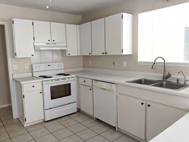 Building Photo - 323MUR