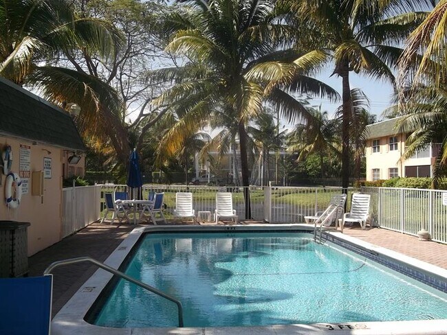 Building Photo - 770 SE 2nd Ave