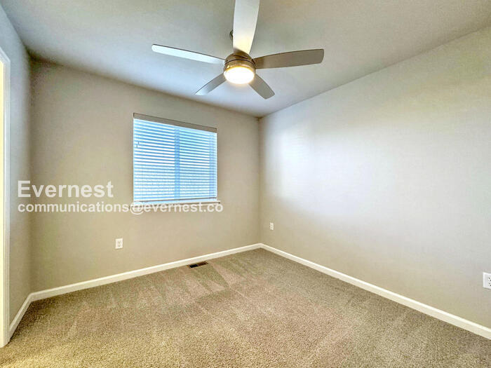 Building Photo - 10855 Hayloft St