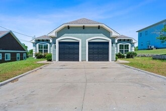 Building Photo - 404 Mesa Dr