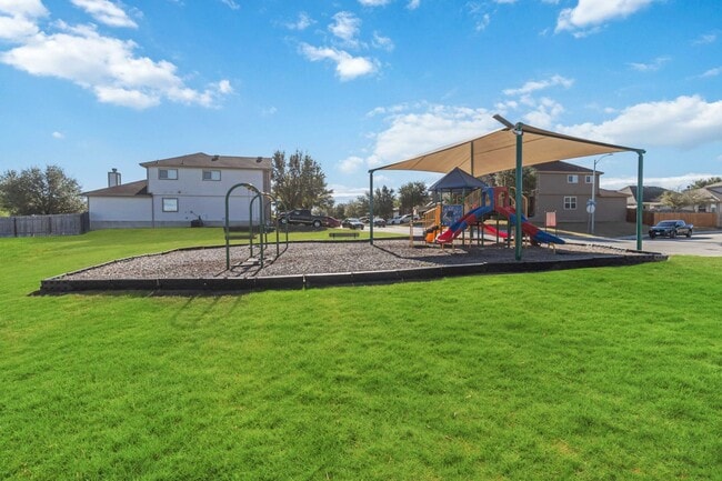 Building Photo - Gorgeous 3 bedroom, 2 bath home with a study near the Forum & Randolph AFB!