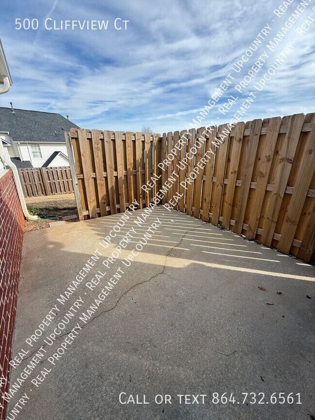 Building Photo - 500 Cliffview Ct