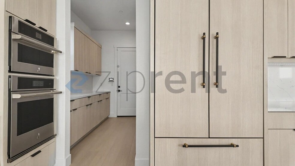 Building Photo - Unit