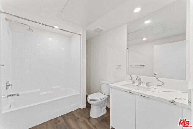 Building Photo - 3105 Bellevue Ave