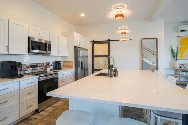 Building Photo - 823 Orondo Ave