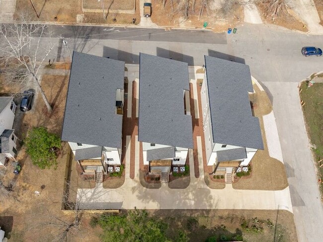 Building Photo - 1318 E Lenoir St