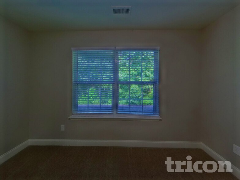 Building Photo - 1814 Woods Ln