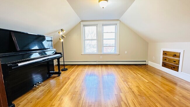 Building Photo - 62 Edgecliff Rd