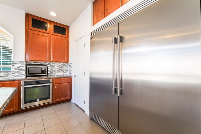 Building Photo - 4 bedroom home, 4 bathrooms,  with a fully self  contained casita with a 3 car garage