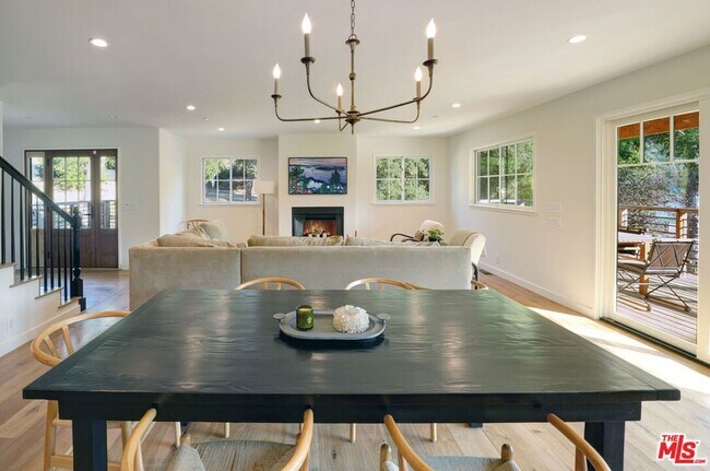 Building Photo - 2310 Laguna Cir Dr