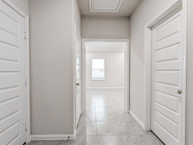 Building Photo - 2023 Stella Pne Dr