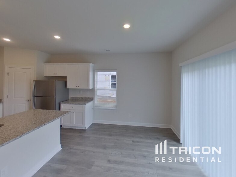 Building Photo - 2404 Nabali Wy