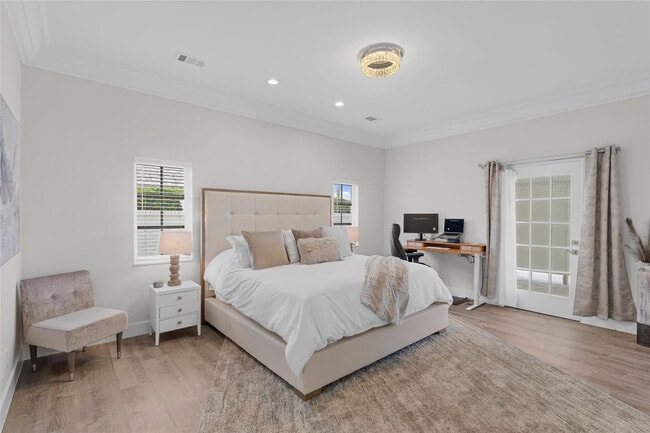 Building Photo - 9010 Gardens Glen Cir