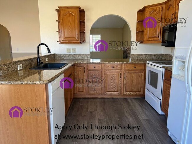 Building Photo - 1784 W Cypress Rd