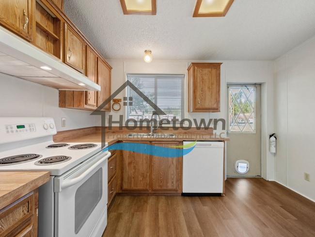 Building Photo - 2 Bedroom 1 Bathroom Home with Off-Street Parking Available in Athol!