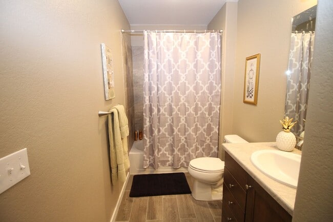 Building Photo - Amazing 4bdrm home in Forest Lakes