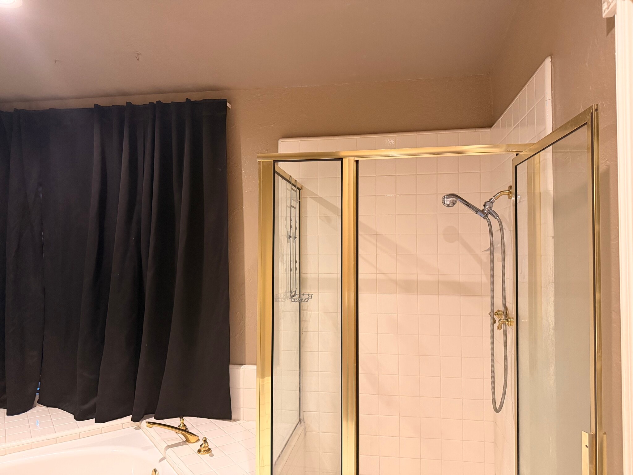 Building Photo - 15550 La Entrada Dr