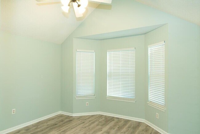 Building Photo - 511 Woodland Park Cir