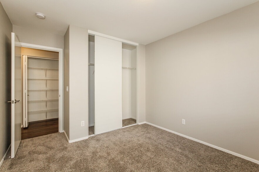 Building Photo - 12438 W Willow Ave