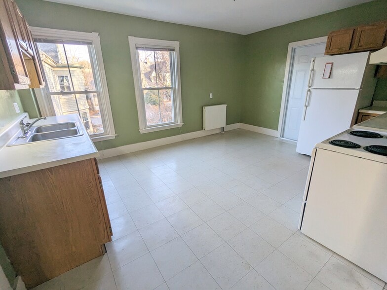 Building Photo - 56 Rackleff St