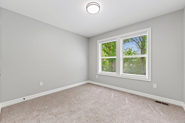 Building Photo - 11532 Willowbrook Rd