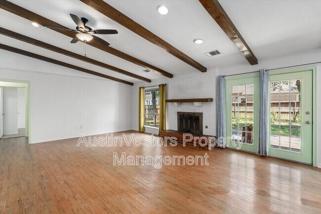 Building Photo - 10057 Woodland Village Dr