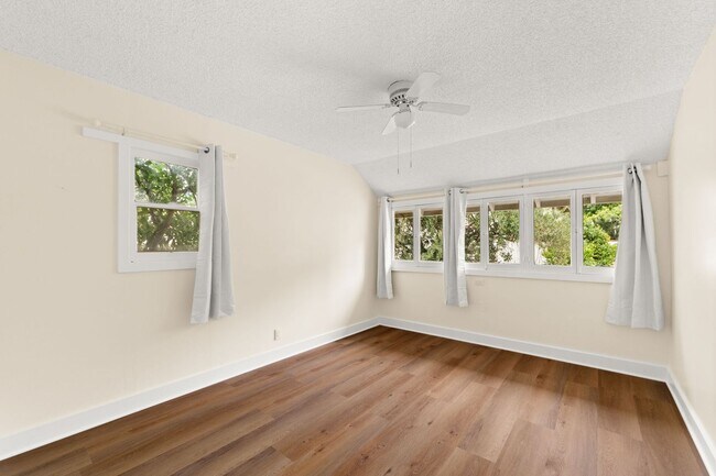 Building Photo - Beautiful Home