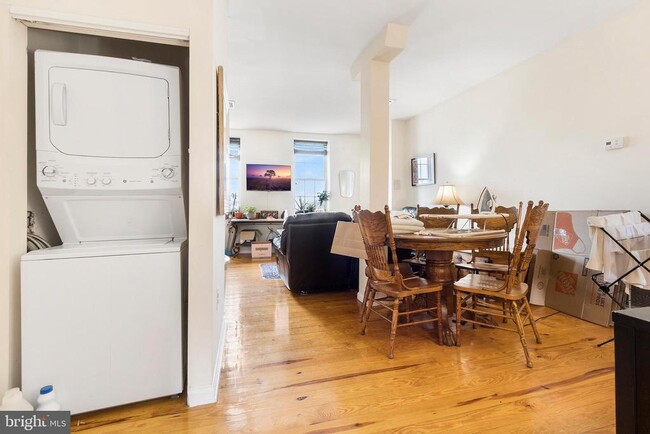 Building Photo - 321 N Front St