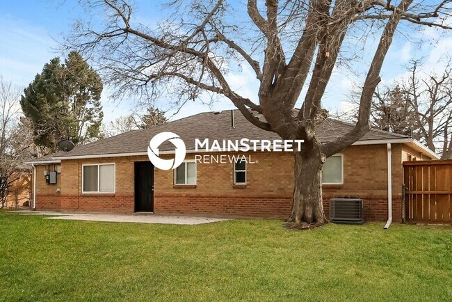 Building Photo - 3 Bedroom Pet-Friendly Home in AURORA, CO with Main Street Renewal