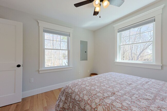 Building Photo - Newly Renovated Winter Rental on a Private...