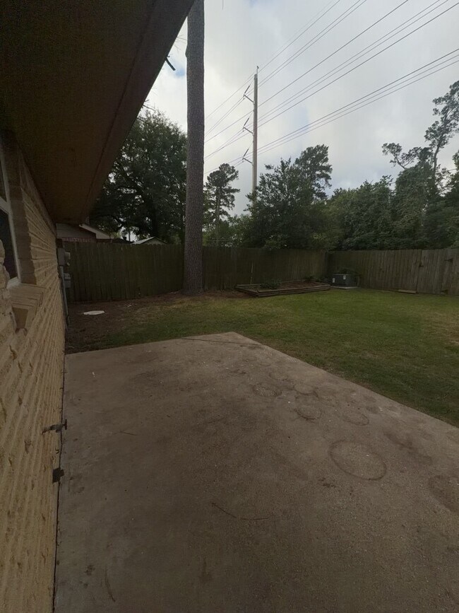 Building Photo - 16815 Methil Dr