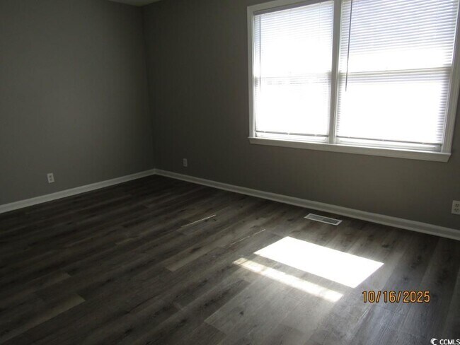 Building Photo - 1703 Fawn Vista Dr N