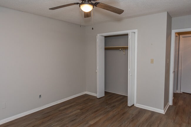 Building Photo - 7887 Kinglet Rd