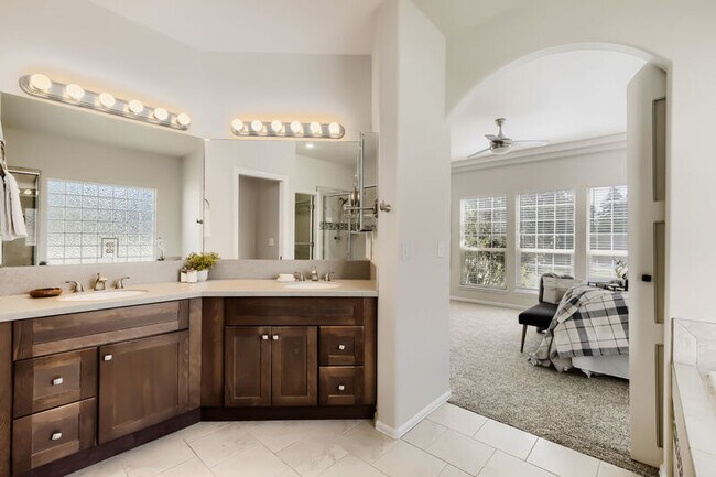 Building Photo - 9506 Hollydale Ct
