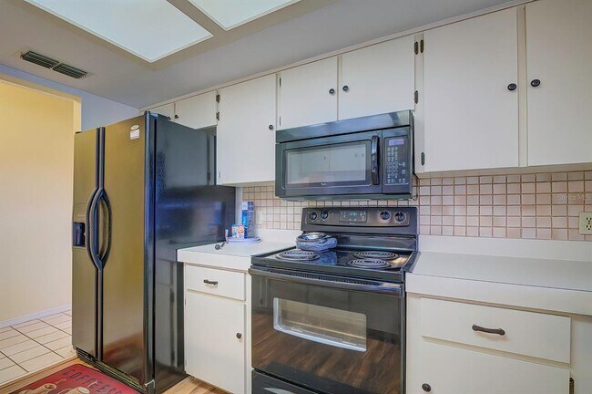 Building Photo - 8992 Hernando Way