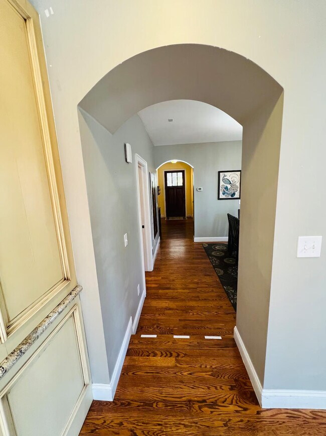 Building Photo - 3209 W Fairview Pl