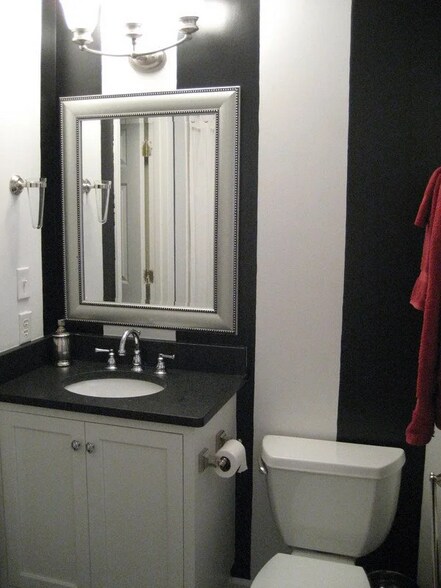 Building Photo - 1170 Lois Ln