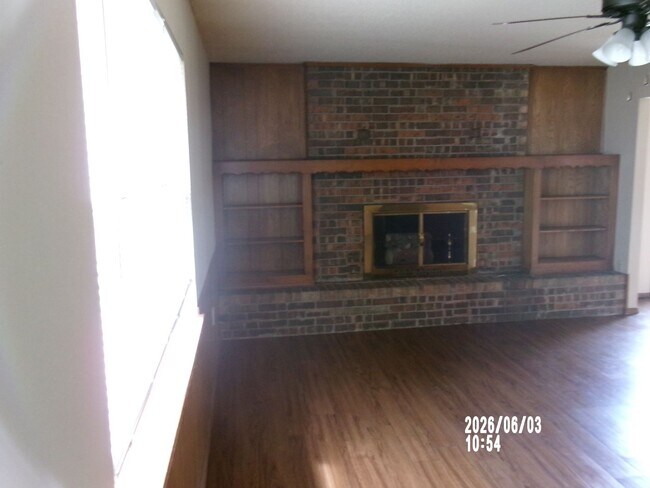 Building Photo - Beautiful 3-Bedroom, 2-Bath Home in Southeast Lawton